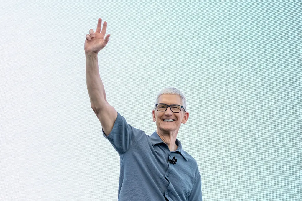 Tim Cook waving to a crowd