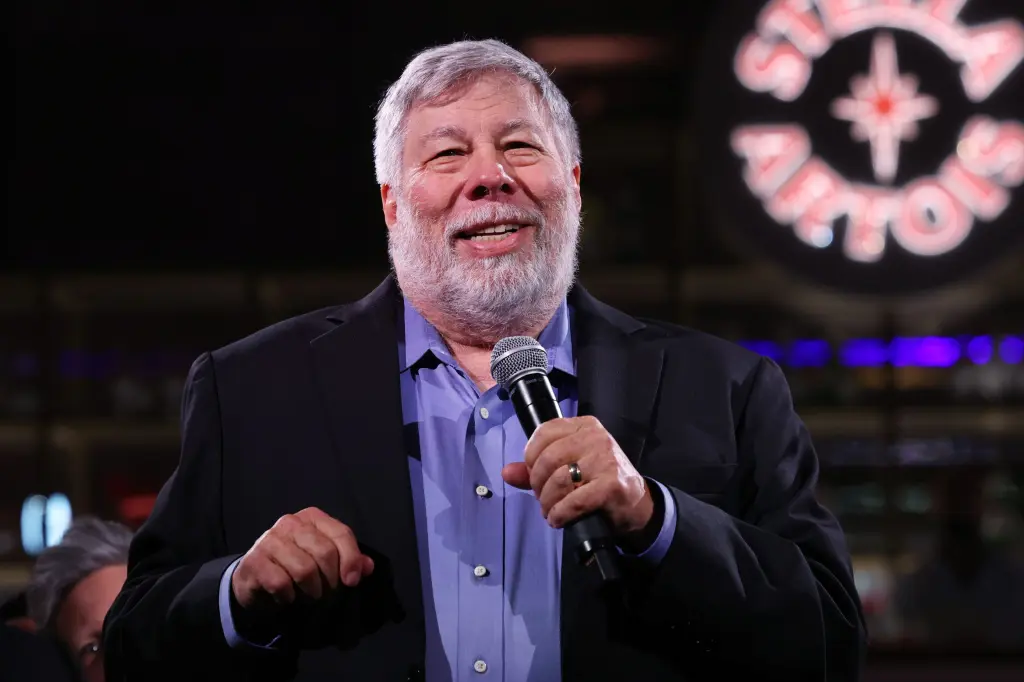 Steve Wozniak speaking into a microphone